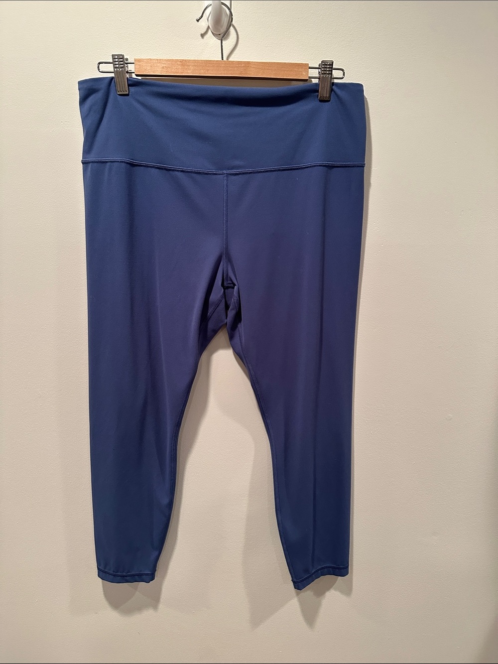 Athleta Elation 7/8 legging blue